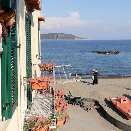 Casa Al Mulino - 2 Bedrooms - Seafront And Castle View -
